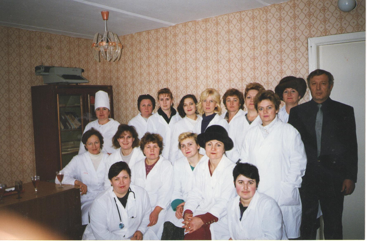 Коллектив больницы во главе с главрачом Мазур Г.И., 1990-е гг..